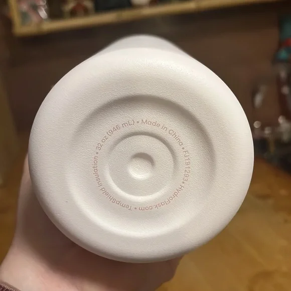 Juneberry Hydro Flask 32oz - Picture 3 of 4